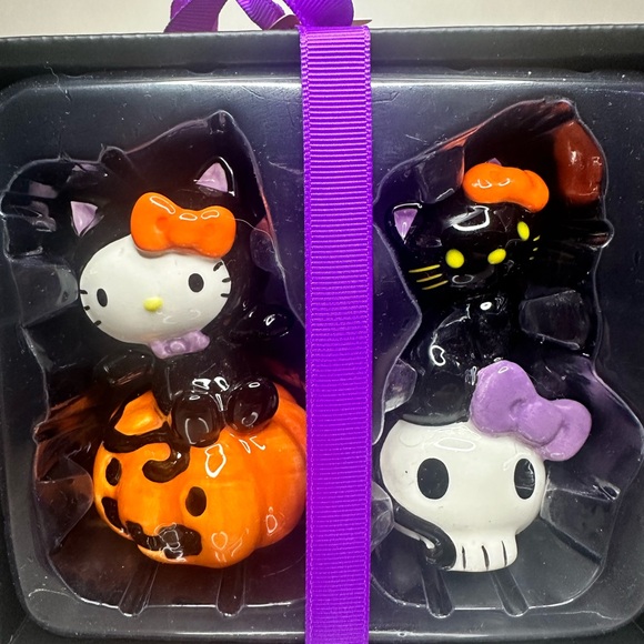 Hello Kitty Salt & Pepper Set- Halloween Limited Edition - Picture 2 of 4